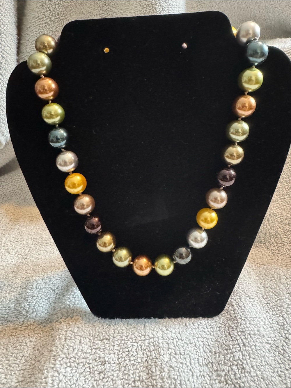 KJL 2009 Multitone Metallic Pearl Necklace in Gold, Green, Silver, Bronze